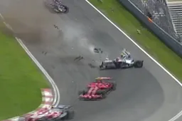 Wat een impact: Kubica in 2007 enorm hard de muur in met zijn BMW-Sauber