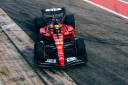 Hamilton recebe joia milionária de patrocinador da Ferrari