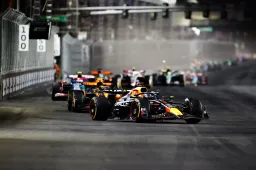 Verstappen en Norris in strijd met elkaar bij start Grand Prix Las Vegas