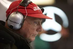 Wolff still keeps hospitalized Lauda "up to date"