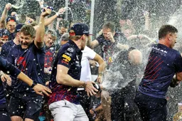 Verstappen ontvangt lof en felicitaties vanuit de hele autosportwereld
