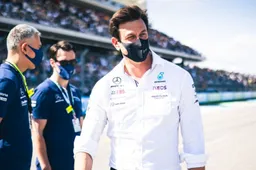 Wolff clear: 'You can read it, in your lunch break or at the hairdresser's'