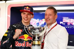 Verstappen zichtbaar geraakt: 'Dat waren hele emotionele momenten'