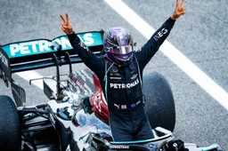 Mercedes zet Red Bull al voor de race 'schaakmat': 'Was te laat om te reageren'