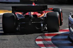 Sainz met de schrik vrij: geen straf na ophouden Albon