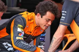 De Vries probeert de McLaren van Norris alvast uit op Interlagos