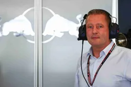 Frustration shown by Jos Verstappen after crash