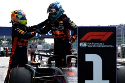 Duelo de Red Bull al límite, la presión sobre De Vries es comprensible
