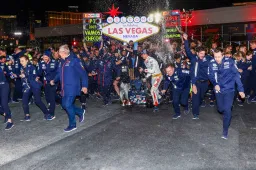 Red Bull viert dubbel podium Verstappen en Perez na spannende GP Las Vegas