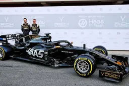 Ook Haas showt de nieuwe bolide in Barcelona