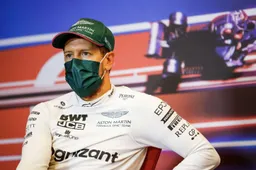 Vettel grapt: "Ben één van de weinigen die niet in zijn auto plast"