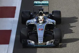 Zieke Hamilton stopt voortijdig met Pirelli tests