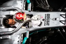 De Mercedes is moeilijker om onder controle te krijgen dit jaar volgens Hamilton