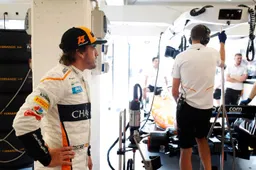 Alonso is nijdig: "De FOM is met mijn boordradio behoorlijk vervelend bezig"