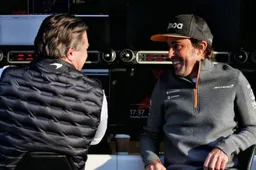 Zak Brown over comeback Alonso: "Wij hebben geen stoeltjes vrij"