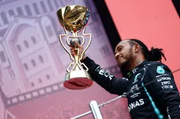 Hamilton overwoog Met-gala af te zeggen na crash met Verstappen