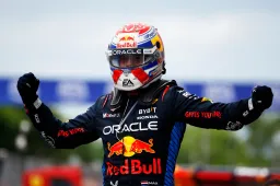 Verstappen subliem tijdens chaotische regenachtige GP van Canada