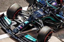 Hamilton tegen Leclerc: "Hoeveel betaal je me om goede dingen te zeggen?"