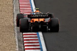 Primera fila para McLaren, Verstappen P3, Catástrofe para Checo Pérez