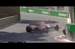 Video: Perez crasht KEIHARD tijdens VT1 in Baku