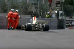 Video: Marshalls falen bij wegtakelen McLaren in Monaco
