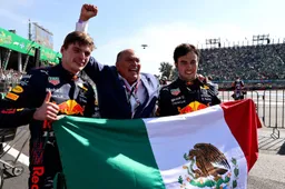 Verstappen fluitend naar recordoverwinning in Mexico, Perez helpt niet mee