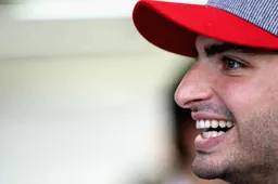 Sainz wordt erg blij van de ontwikkelingen bij Renault.