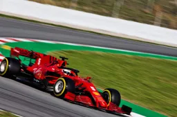 Vettel en Leclerc sturen Ferrari uit 2018 het circuit van Mugello op