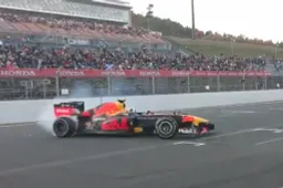 RB7 met V8-motor trakteert Japanse fans op flinke donuts