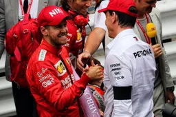 Mercedes teambaas Toto Wolff flirt met Sebastian Vettel