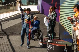 El cantante de U2, Bono, presenta la F1 a Las Vegas