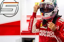 Hilarische video: Draaimolen Vettel spint rond en rond en rond...
