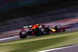 Verstappen rekent af met Hamilton en wint sprintrace zonder veel problemen