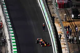 Internetreacties: Hamilton had penalty verdiend, Verstappen in de muur