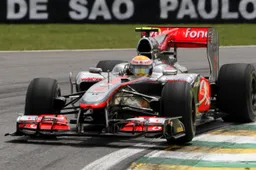 Race-winnende auto van Hamilton wordt geveild, en met enorm prijskaartje