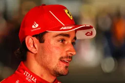 Leclerc estime que la dernière course, décisive pour le titre, sera "plus positive" que celle du Qatar.