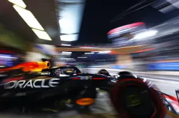 Verstappen bezorgt Red Bull Racing bijna een hartaanval met late redding