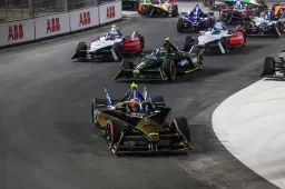 Jake Dennis wins first Saudi ePrix as De Vries continues to struggle