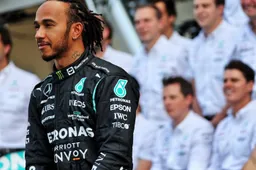 Hamilton met strijdplan achter Verstappen: 'WIj hebben de beste strategie'