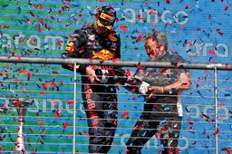 Internet reageert op overwinning Verstappen: 'Dit is absoluut valsspelen!'