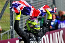 Hamilton viert recordzege op Silverstone: 'Ik wilde dit voor hen'