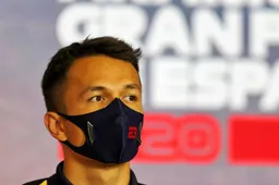 Albon kijkt niet alleen naar Verstappen: ''Ik moet alleen naar mijzelf kijken''