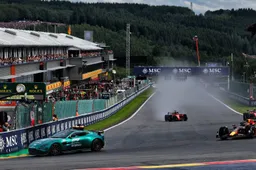 Piastri pakt leiding af van Verstappen na rollende start sprintrace België