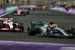 Villeneuve counts Hamilton out: "Mercedes has fallen from its pedestal"