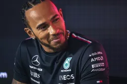 Momento crucial para la carrera de Hamilton: "¿Qué le retiene aquí?"