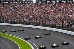 Watch: Stefan Wilson hits the wall in the pit lane at the Indy500