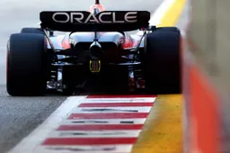 Dramatische kwalificatie Verstappen en Perez in Singapore, pole voor Sainz