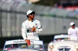 Lewis Hamilton over MotoGP: 'Het staat vast dat ik er een keer op ga rijden'