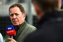 Brundle vindt dat Verstappen verkeerd voorbeeld geeft: 'Zou ik nooit doen'