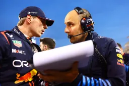 Lambiase fait beaucoup entendre dans l'oreille de Verstappen : "Constante !